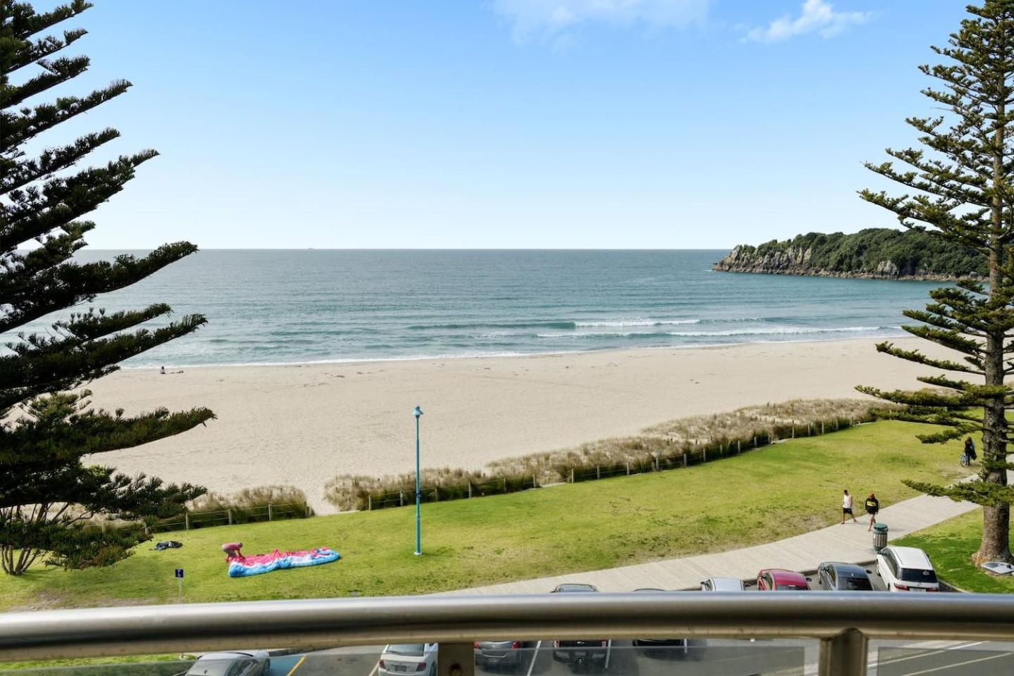 Oceanside Bliss - Absolute Beachfront - Uninterrupted Ocean Views With Pool Apartamento Mount Maunganui Exterior foto