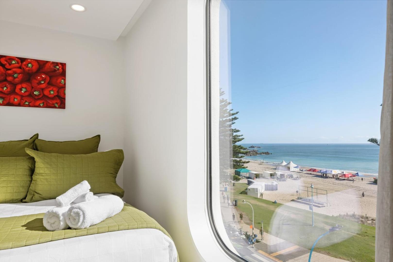 Oceanside Bliss - Absolute Beachfront - Uninterrupted Ocean Views With Pool Apartamento Mount Maunganui Exterior foto