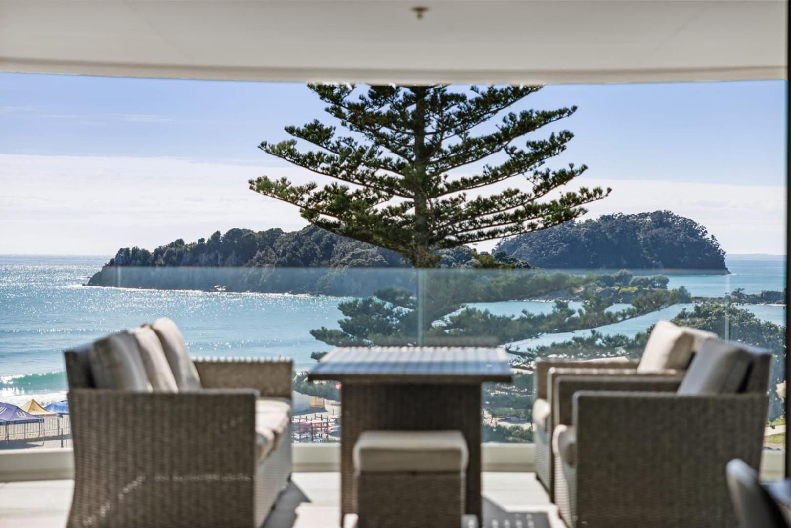 Oceanside Bliss - Absolute Beachfront - Uninterrupted Ocean Views With Pool Apartamento Mount Maunganui Exterior foto