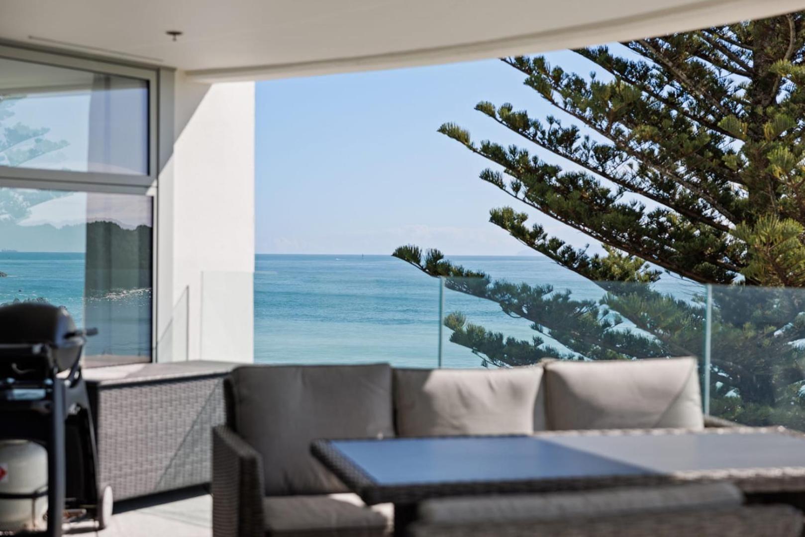 Oceanside Bliss - Absolute Beachfront - Uninterrupted Ocean Views With Pool Apartamento Mount Maunganui Exterior foto