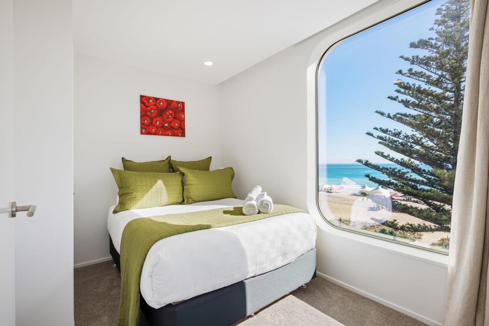 Oceanside Bliss - Absolute Beachfront - Uninterrupted Ocean Views With Pool Apartamento Mount Maunganui Exterior foto