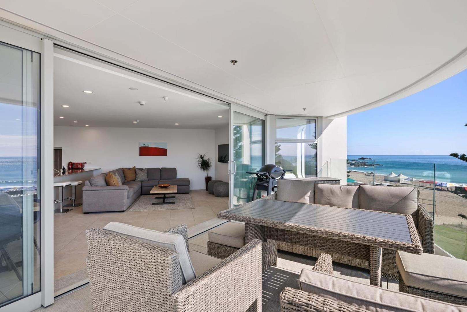 Oceanside Bliss - Absolute Beachfront - Uninterrupted Ocean Views With Pool Apartamento Mount Maunganui Exterior foto