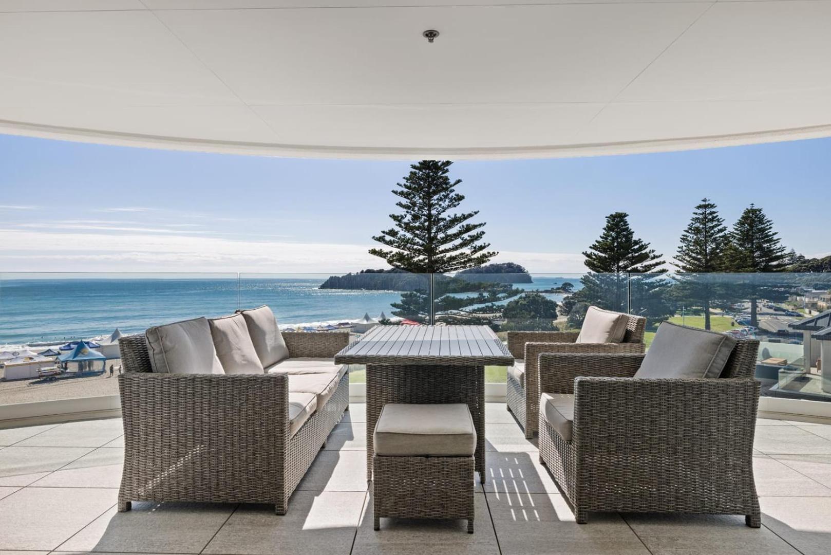 Oceanside Bliss - Absolute Beachfront - Uninterrupted Ocean Views With Pool Apartamento Mount Maunganui Exterior foto