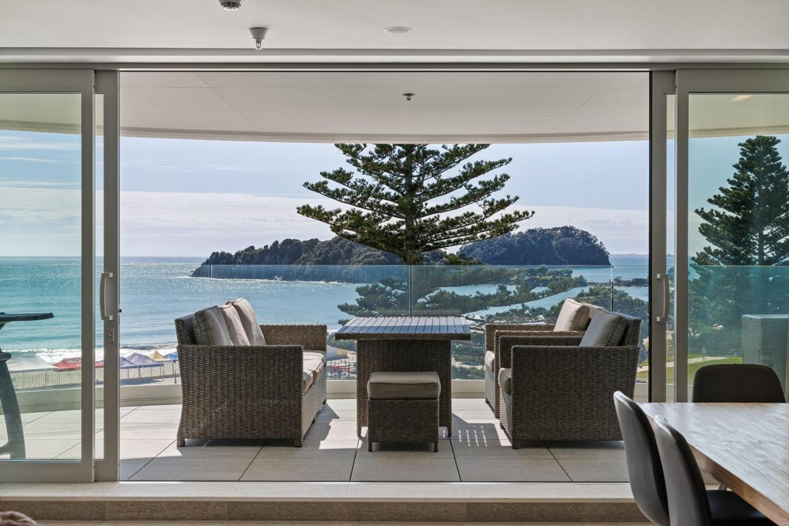 Oceanside Bliss - Absolute Beachfront - Uninterrupted Ocean Views With Pool Apartamento Mount Maunganui Exterior foto