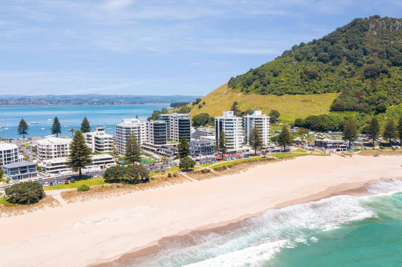 Oceanside Bliss - Absolute Beachfront - Uninterrupted Ocean Views With Pool Apartamento Mount Maunganui Exterior foto