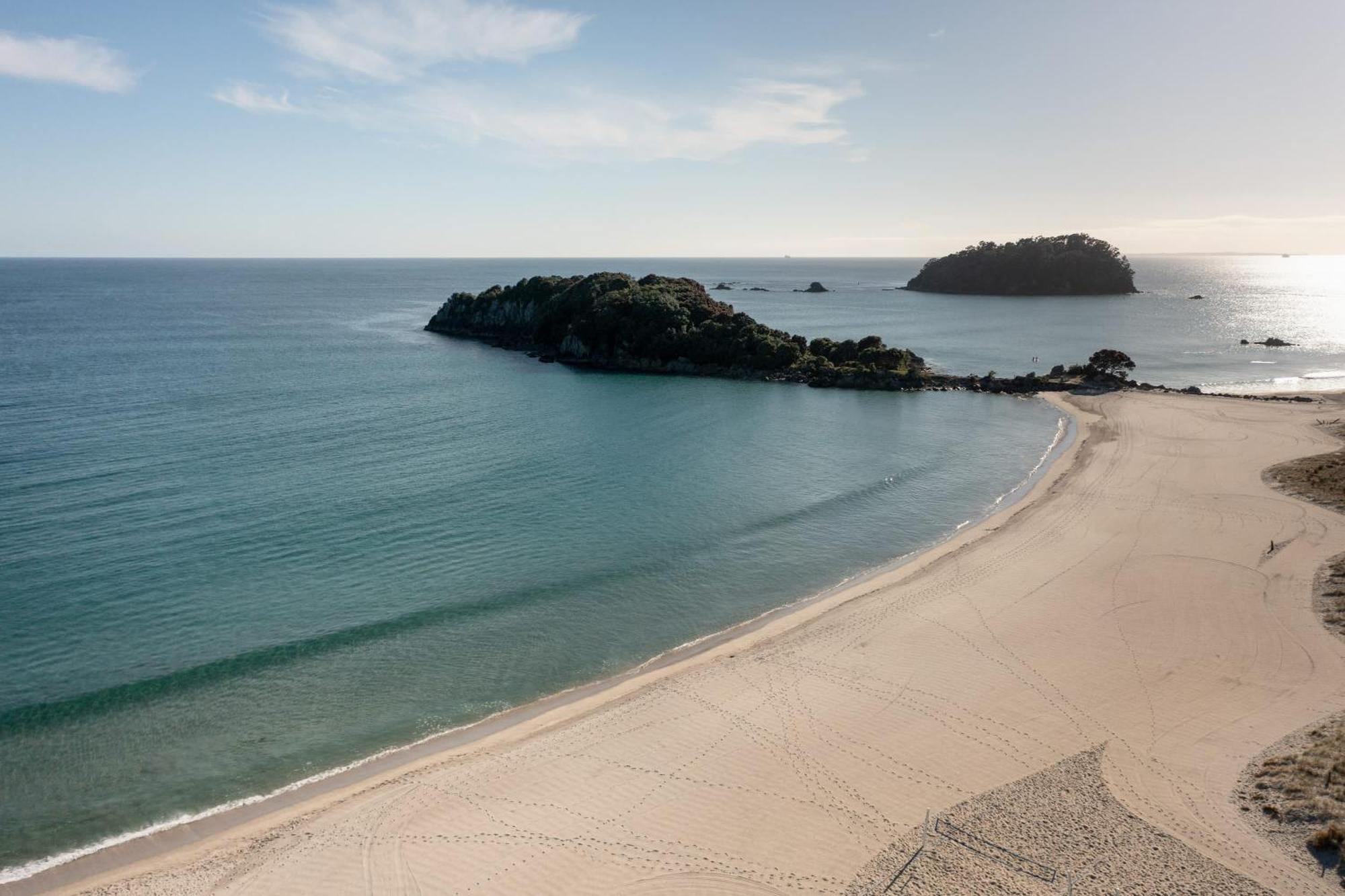 Oceanside Bliss - Absolute Beachfront - Uninterrupted Ocean Views With Pool Apartamento Mount Maunganui Exterior foto